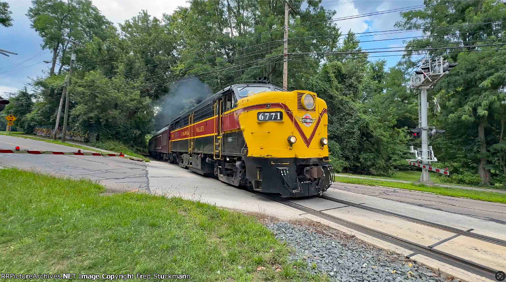 CVSR 6771 steams into town.